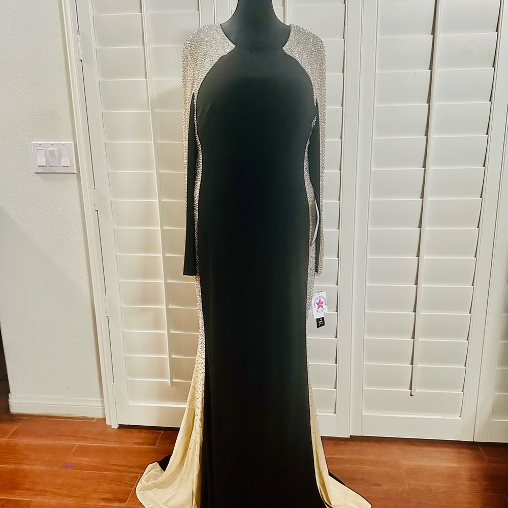 New ESCAPE Elegant Black and Gold maxi Long Sleeve Dress
